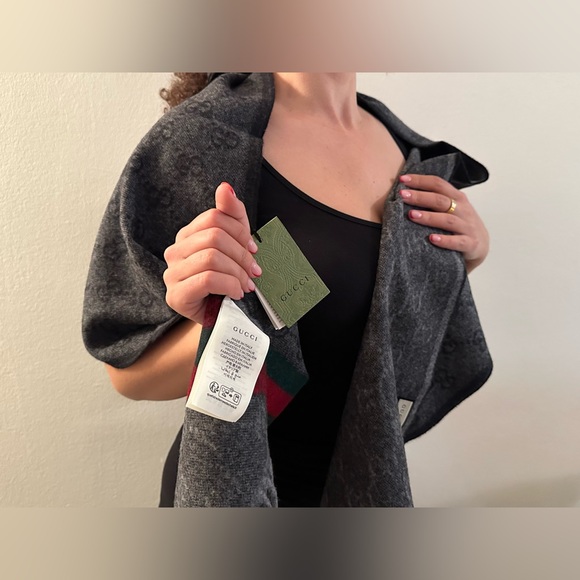UNISEX GUCCI SCARF / NEW WITH TAG - Picture 3 of 9